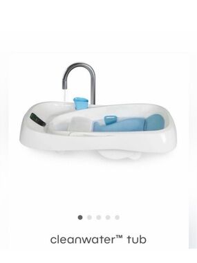 4moms Cleanwater™ Baby Tub in White and Light Blue